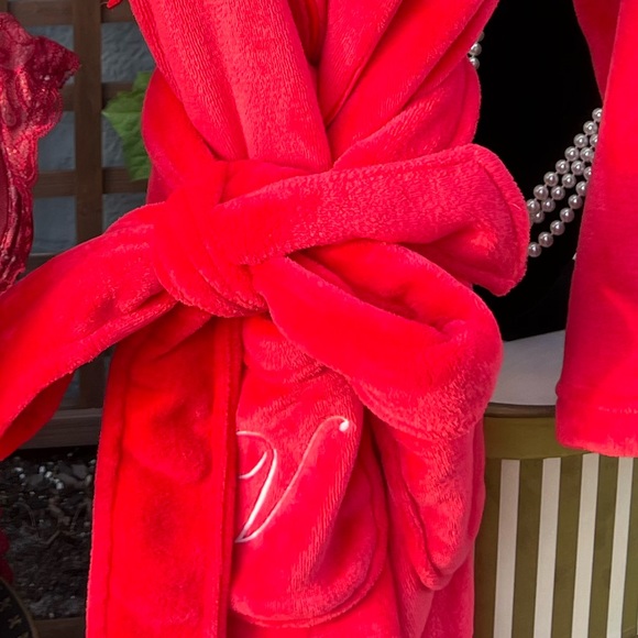 NWOT VS Robe - Picture 4 of 7